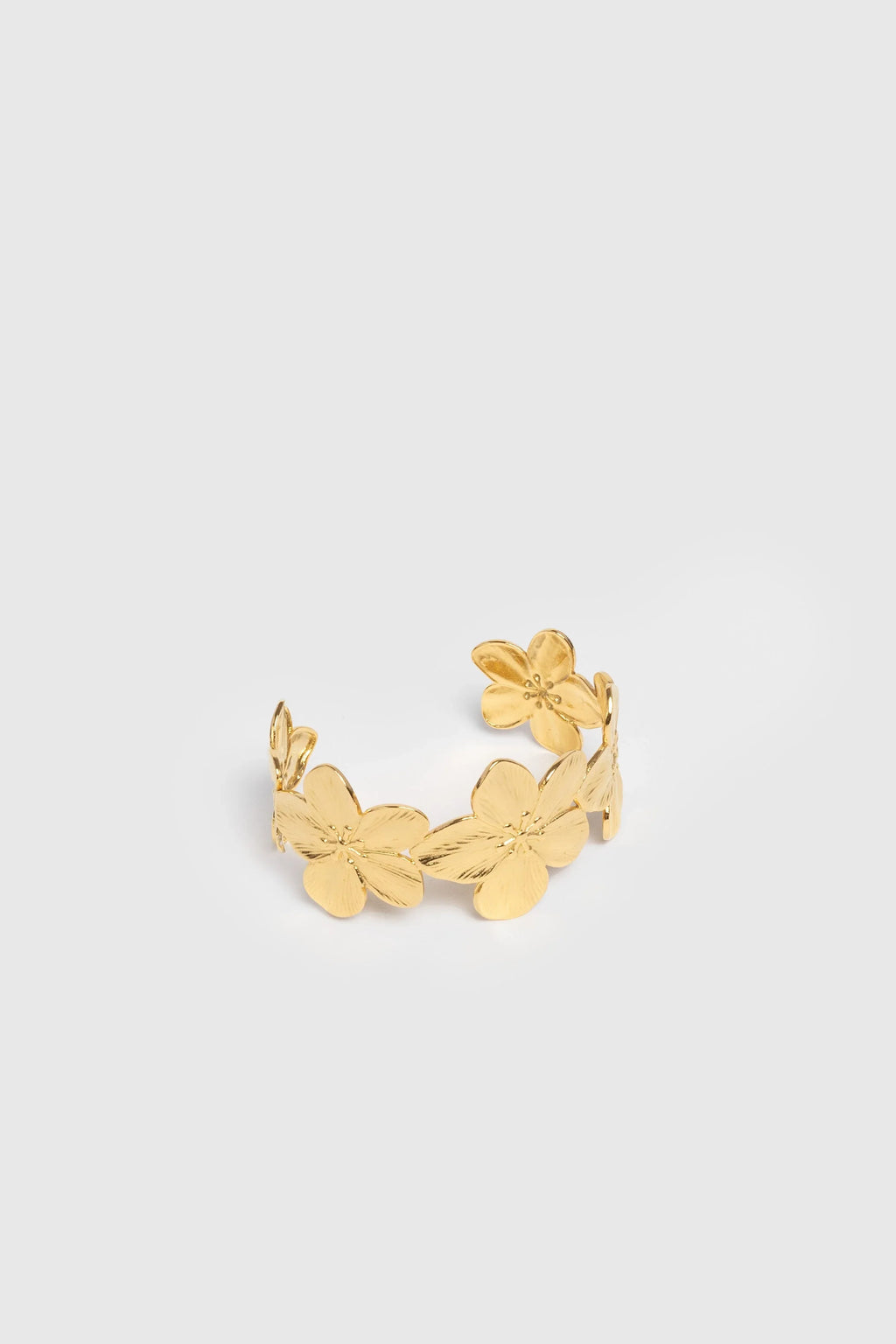Pulsera dorada con motivo floral en acero inoxidable