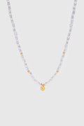 Detalle perlas y detalles dorados collar fino largo ajustable acero inoxidable - Zeyala