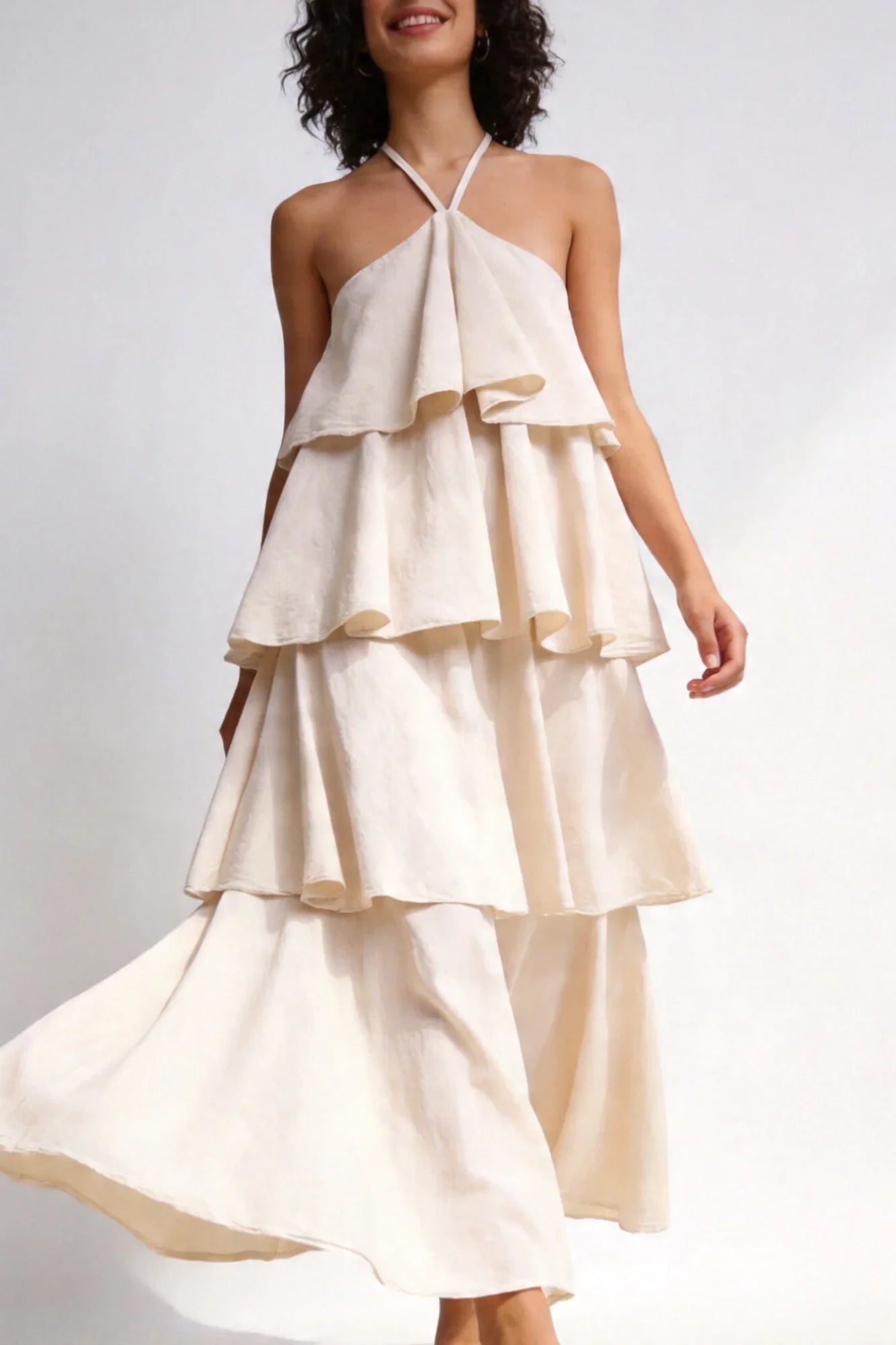 Vestido Althea Volantes con escote halter y volantes en capas - Color Beige
