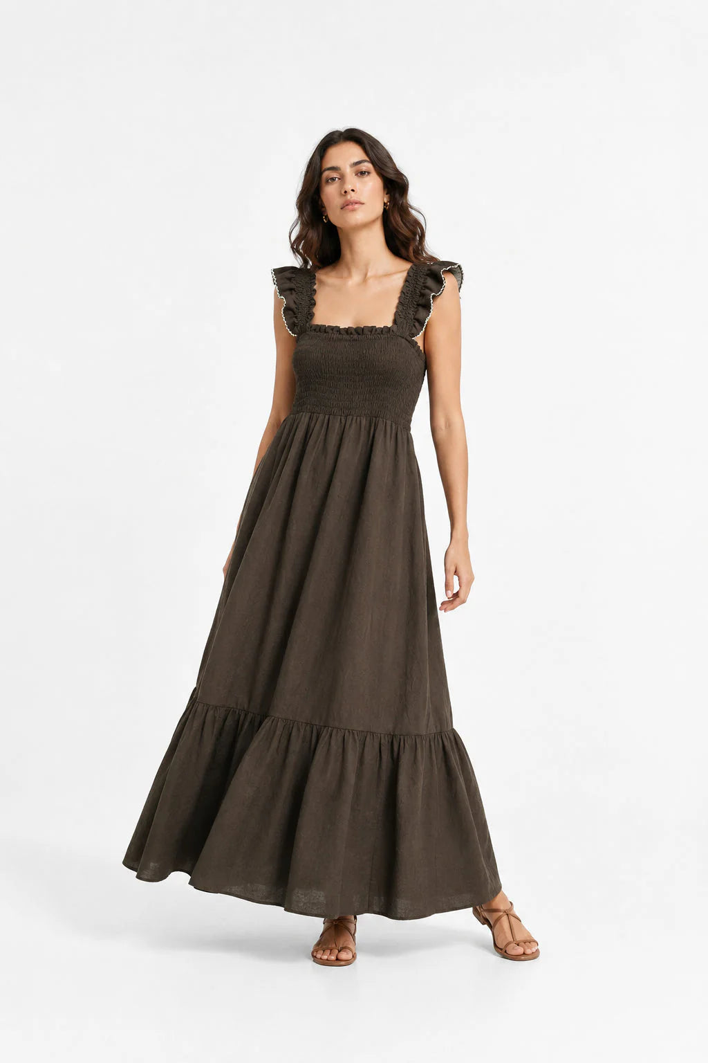 Detalle tirantes volantes vestido midi marrón escote recto viscosa poliamida - Zeyala